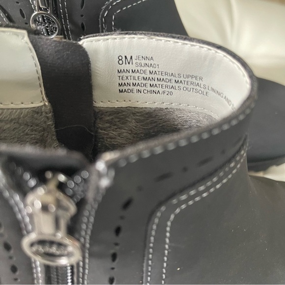 J Sport Jenna Black Ankle Booties size 8 - Picture 13 of 13